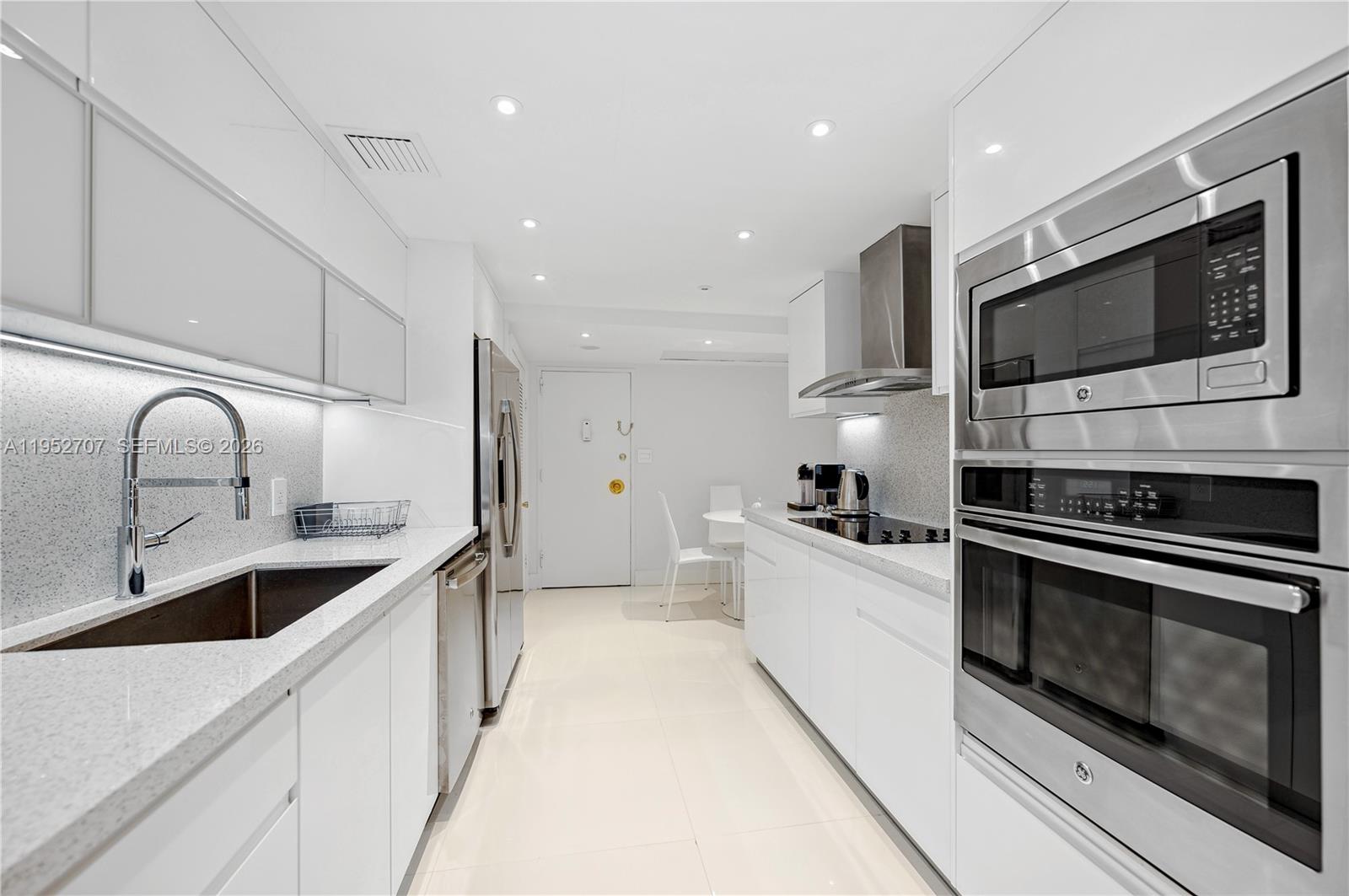 5255 Collins Ave #4A Miami Beach, FL 33140