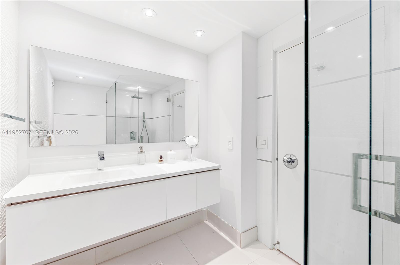 5255 Collins Ave #4A Miami Beach, FL 33140