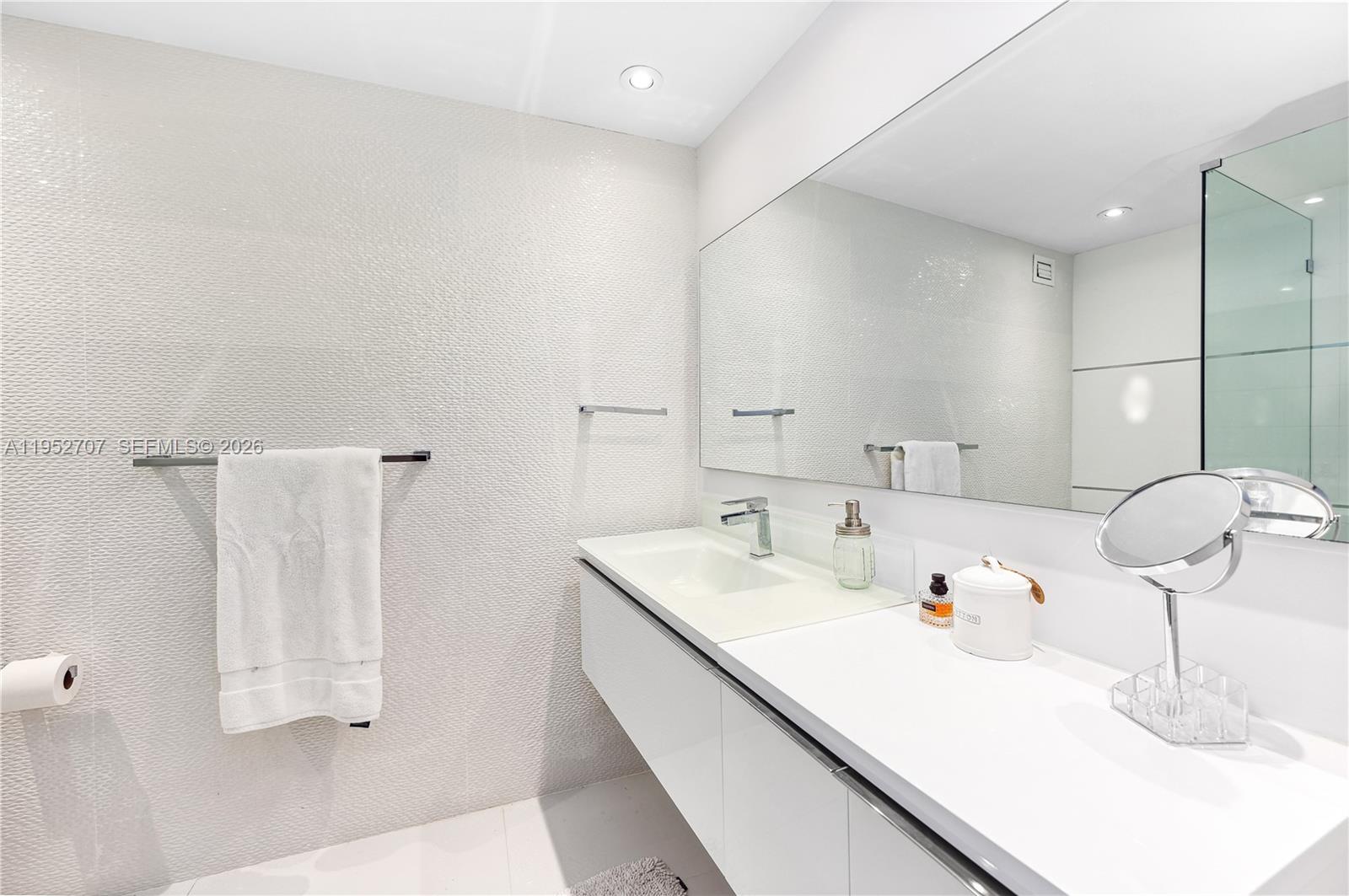 5255 Collins Ave #4A Miami Beach, FL 33140