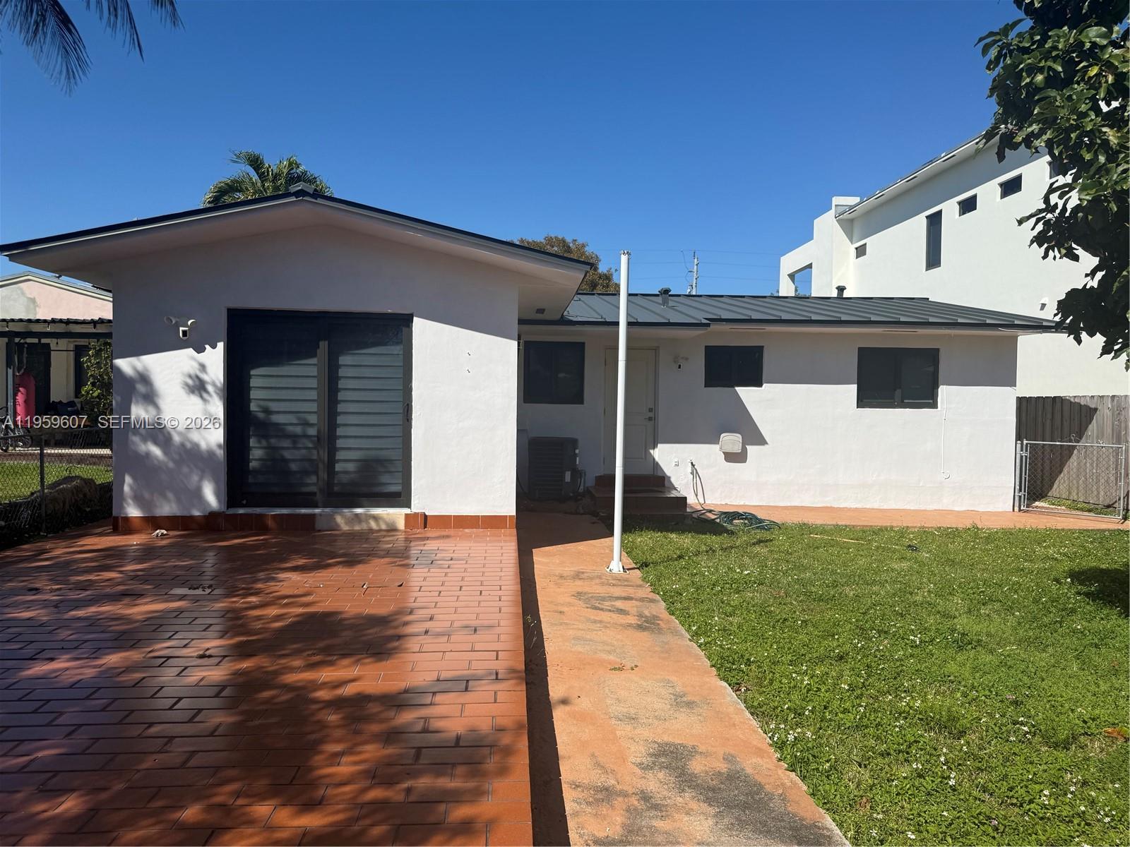 3050 SW 26th St Miami, FL 33133