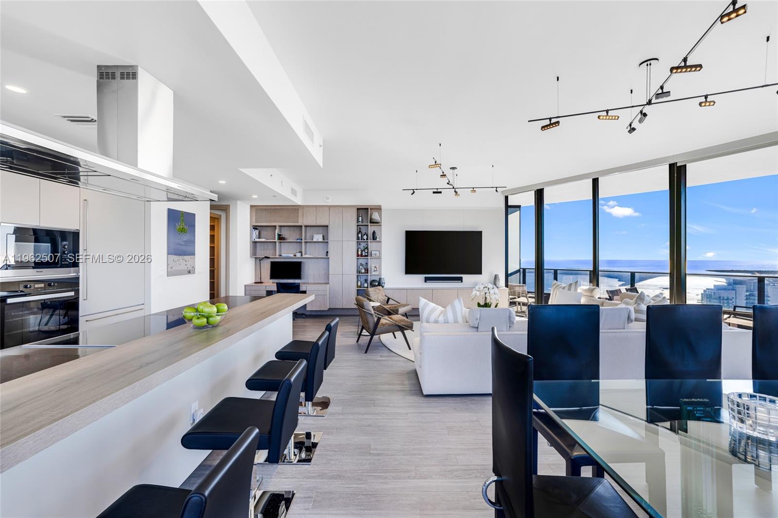 1000 Brickell Plz #PH6002 Miami, FL 33131