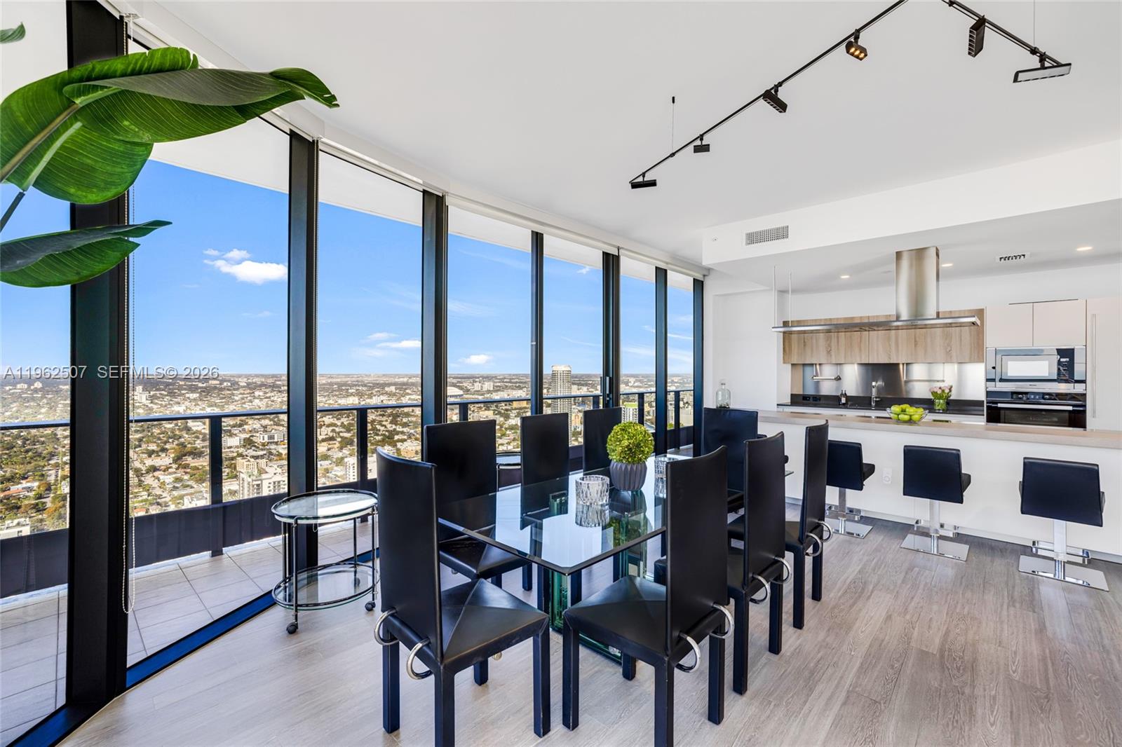 1000 Brickell Plz #PH6002 Miami, FL 33131