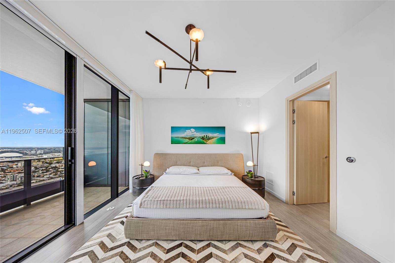 1000 Brickell Plz #PH6002 Miami, FL 33131