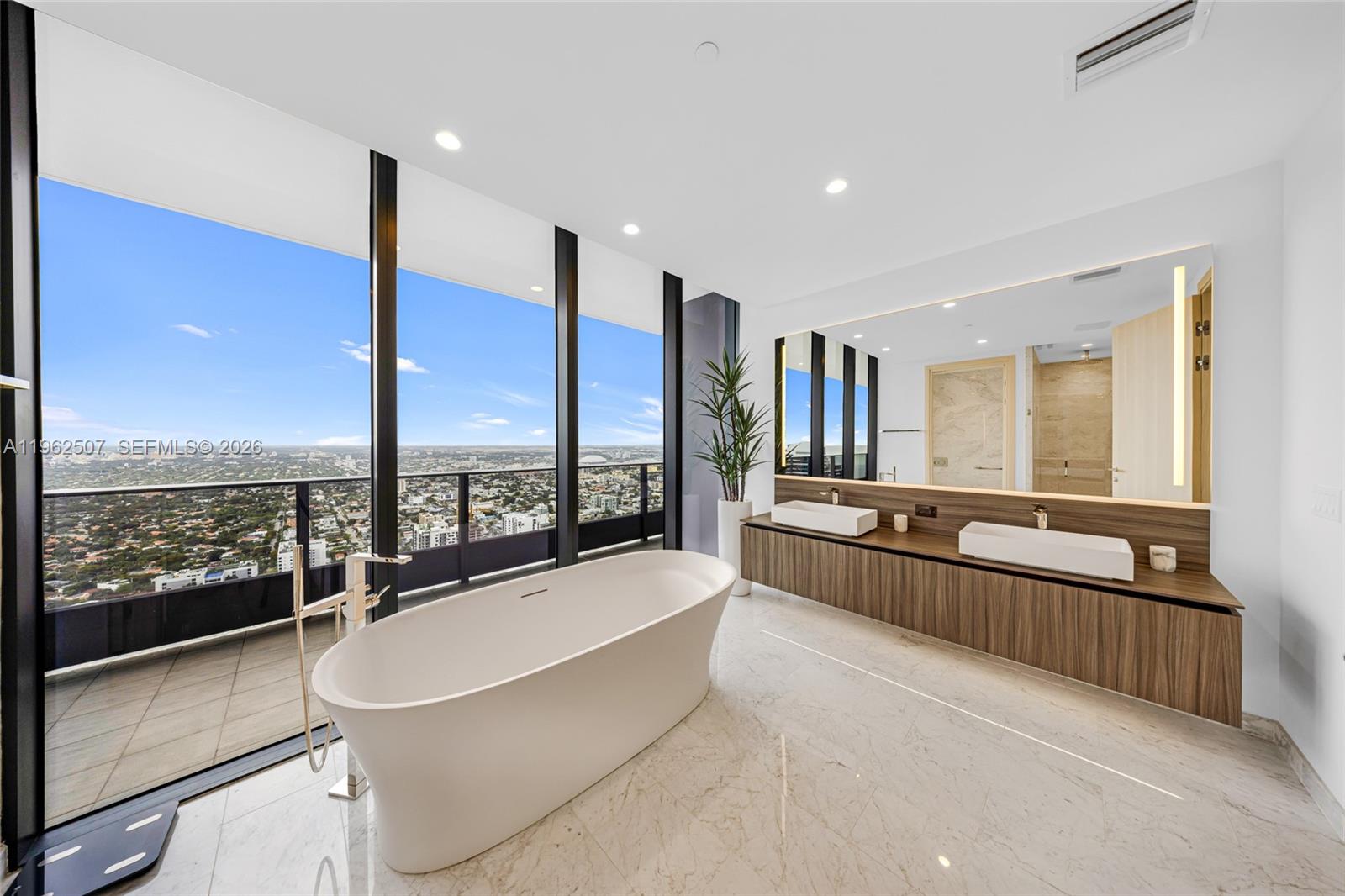 1000 Brickell Plz #PH6002 Miami, FL 33131