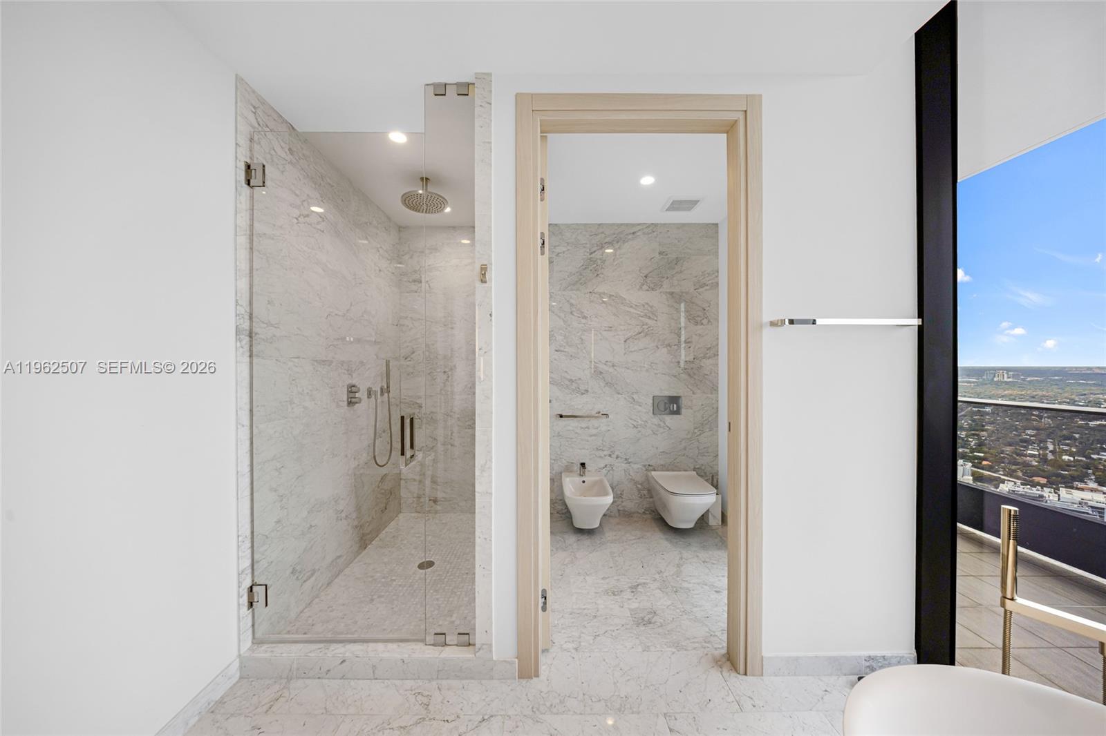 1000 Brickell Plz #PH6002 Miami, FL 33131