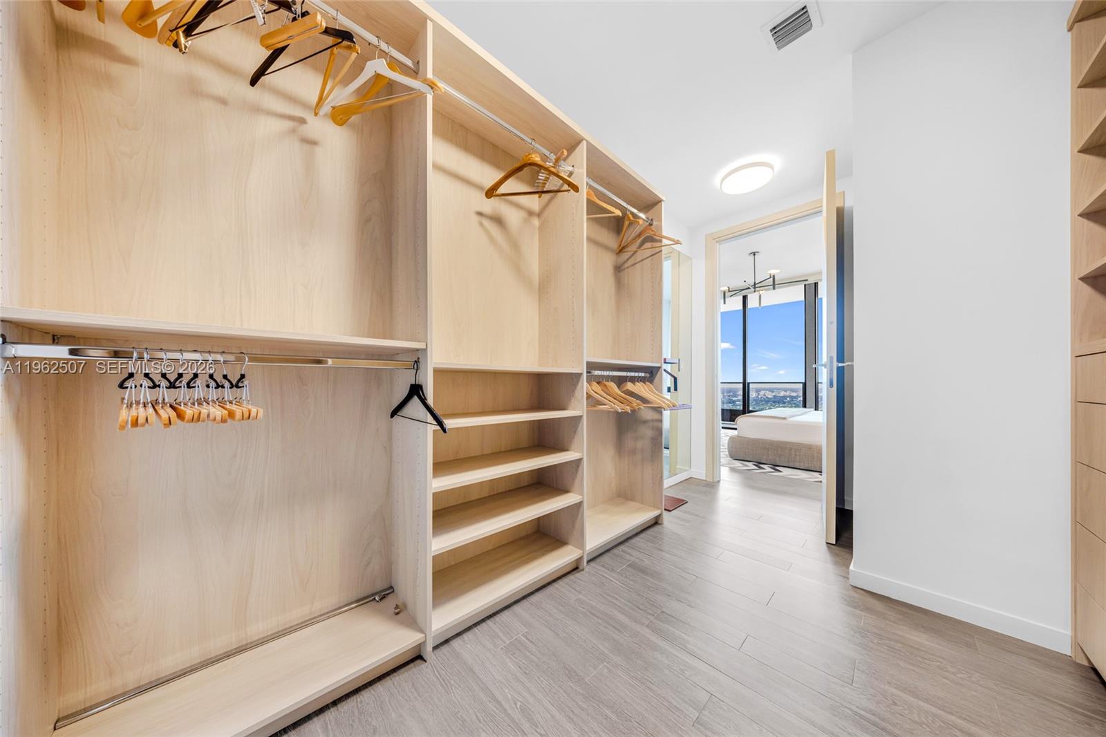 1000 Brickell Plz #PH6002 Miami, FL 33131