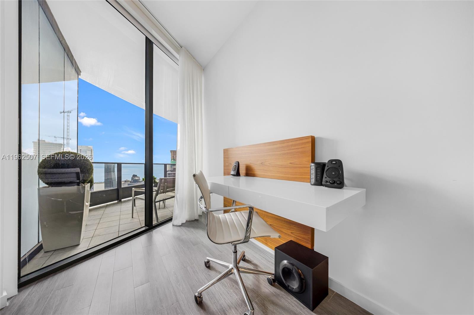 1000 Brickell Plz #PH6002 Miami, FL 33131