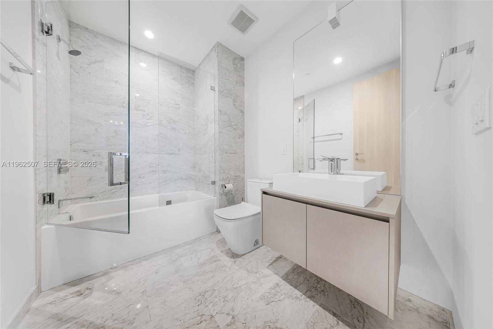 1000 Brickell Plz #PH6002 Miami, FL 33131