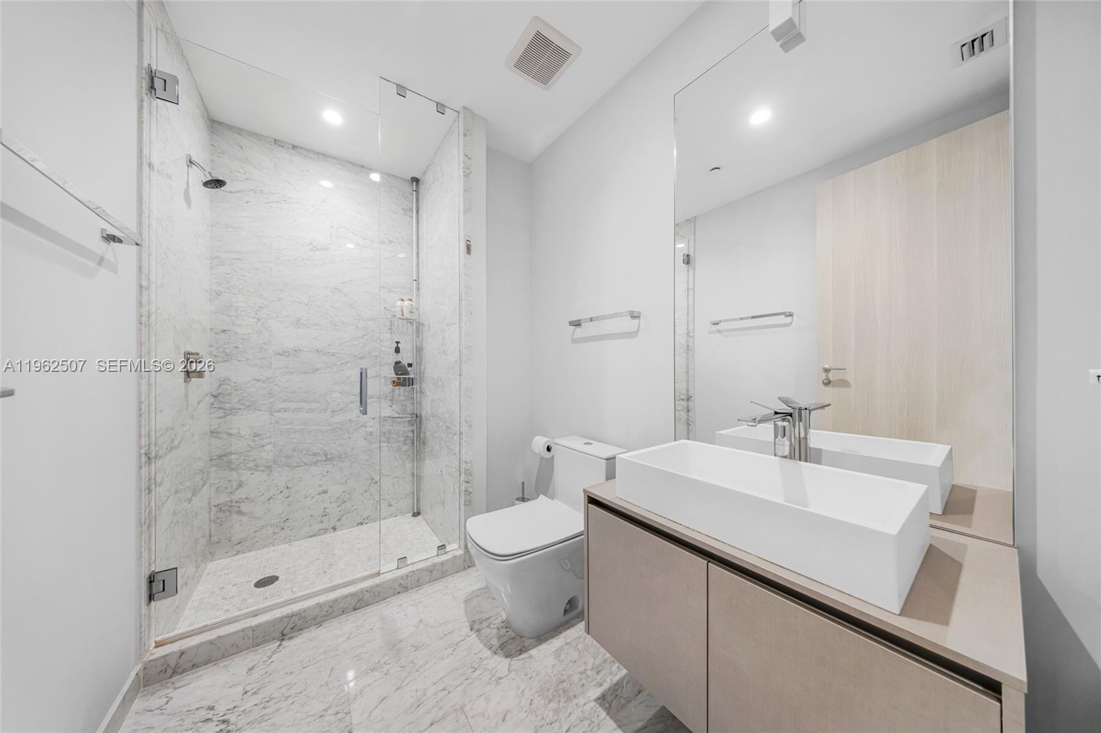 1000 Brickell Plz #PH6002 Miami, FL 33131