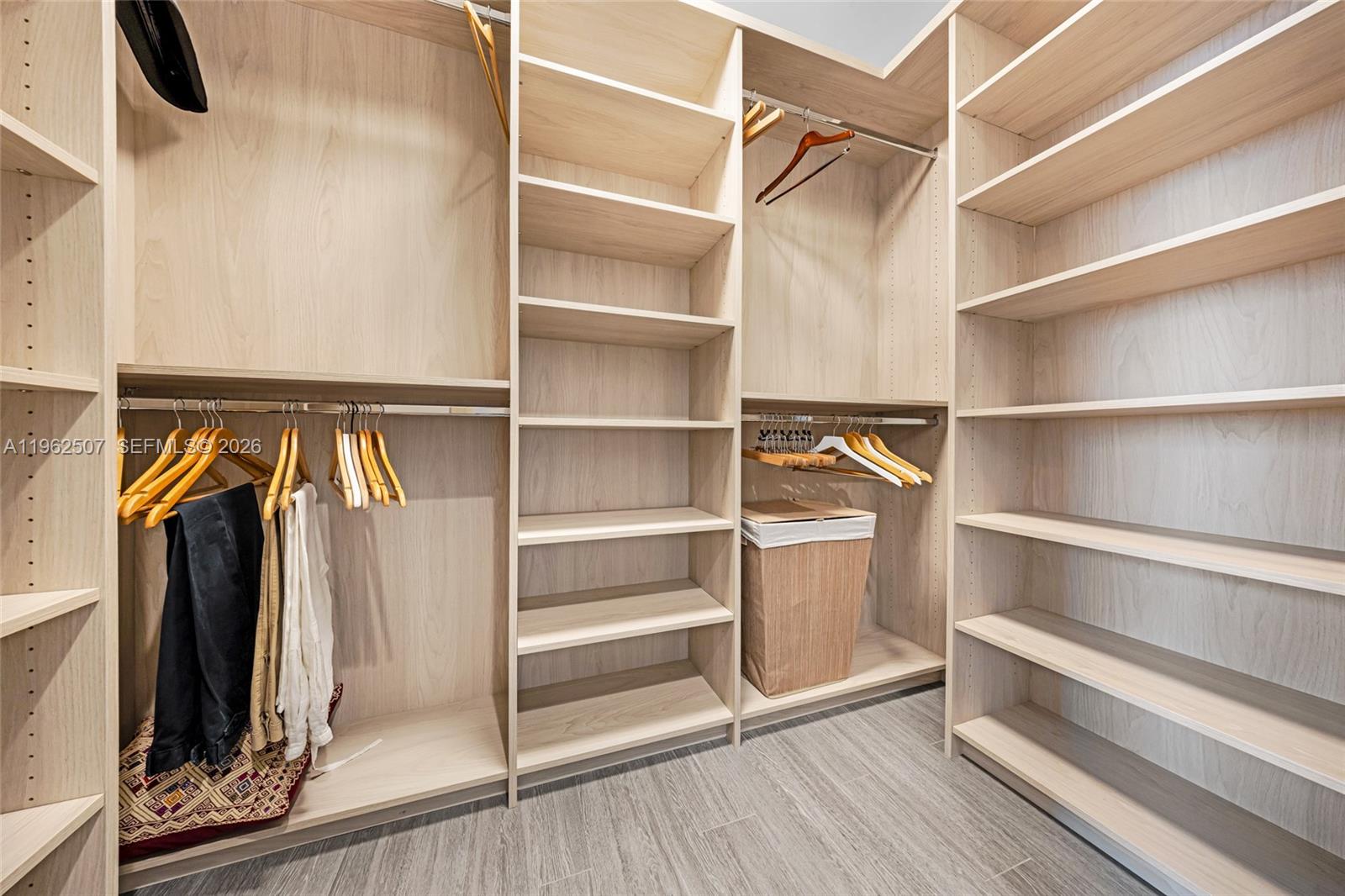 1000 Brickell Plz #PH6002 Miami, FL 33131