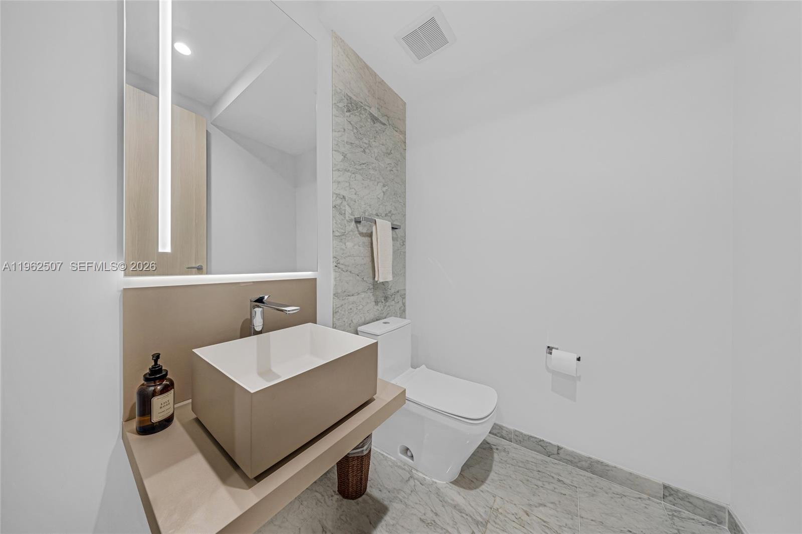 1000 Brickell Plz #PH6002 Miami, FL 33131