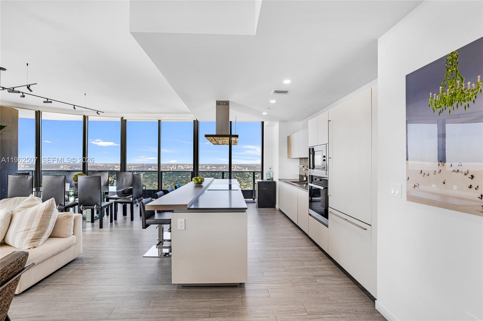 1000 Brickell Plz #PH6002 Miami, FL 33131