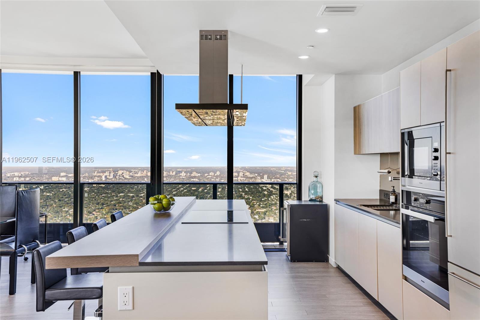 1000 Brickell Plz #PH6002 Miami, FL 33131