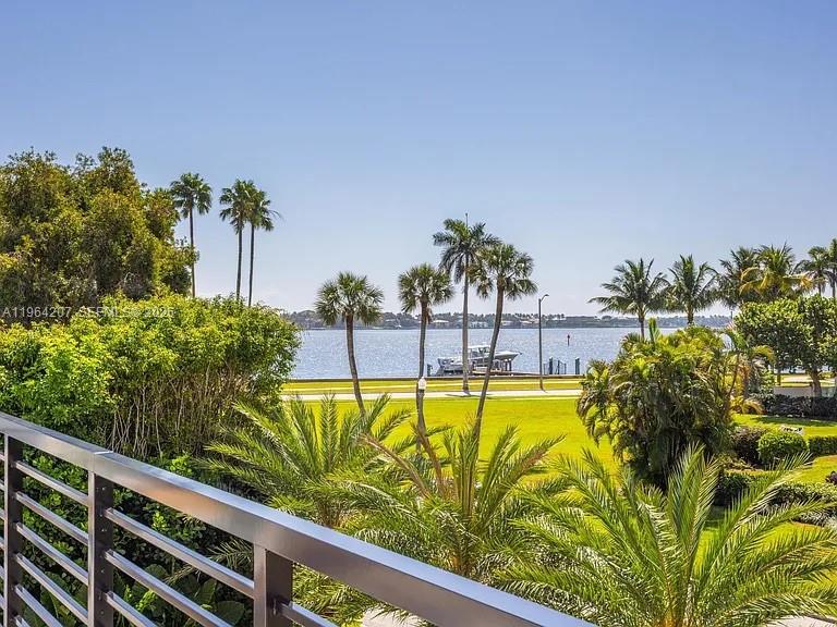 123 Murray Rd West Palm Beach, FL 33405