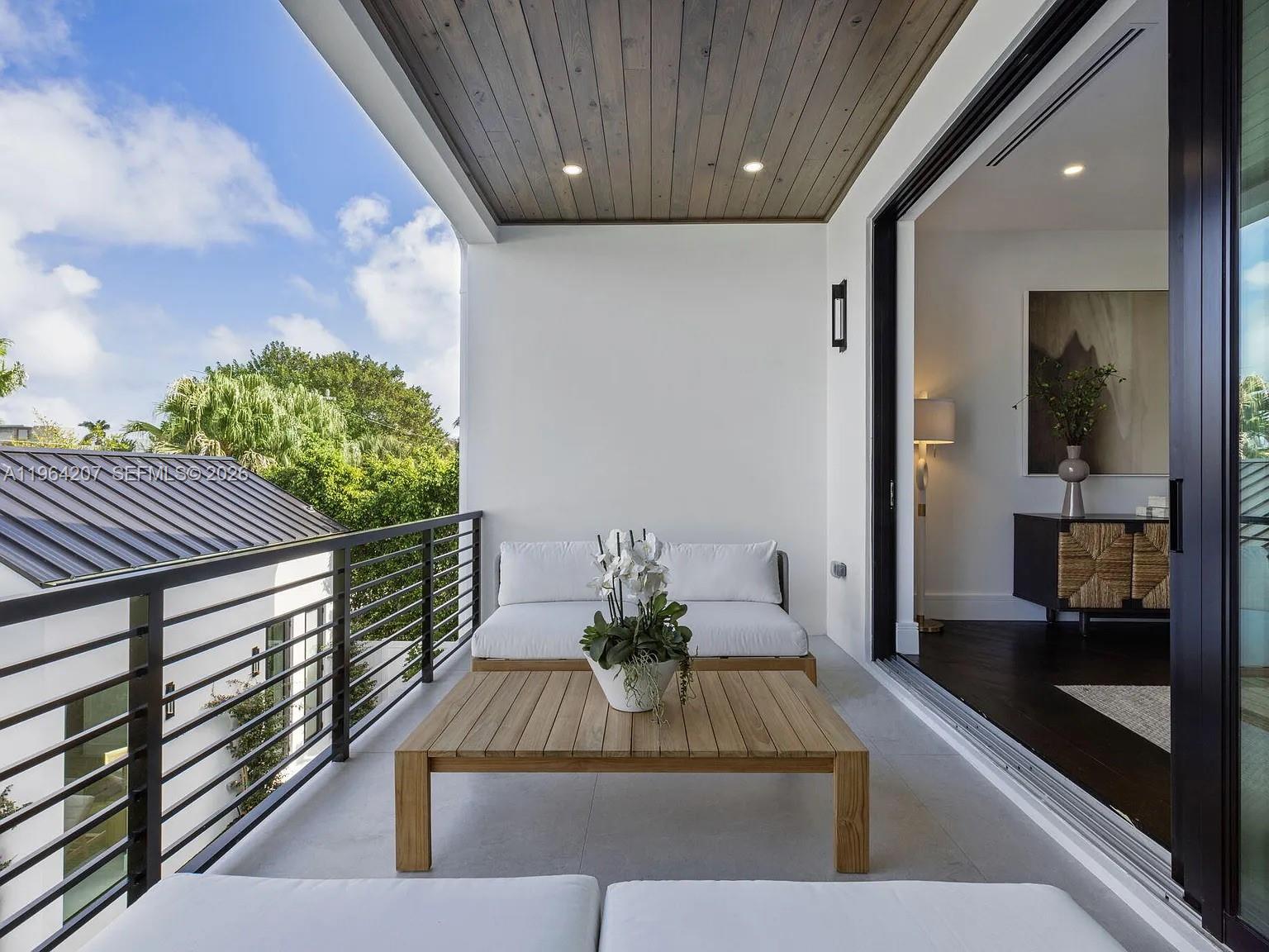 123 Murray Rd West Palm Beach, FL 33405