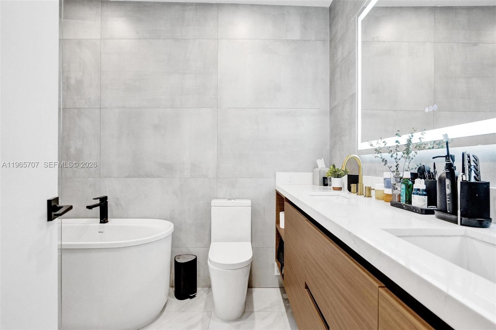 1941 NE 186th Dr North Miami Beach, FL 33179