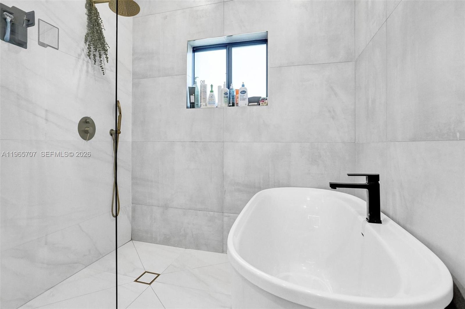 1941 NE 186th Dr North Miami Beach, FL 33179