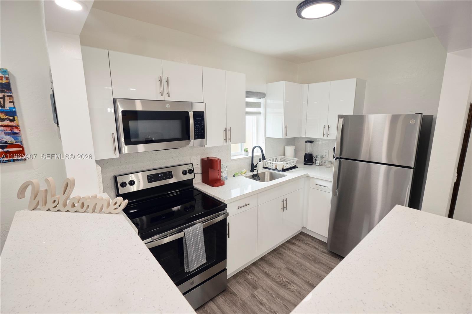 1232 SW 30th Pl Miami, FL 33135