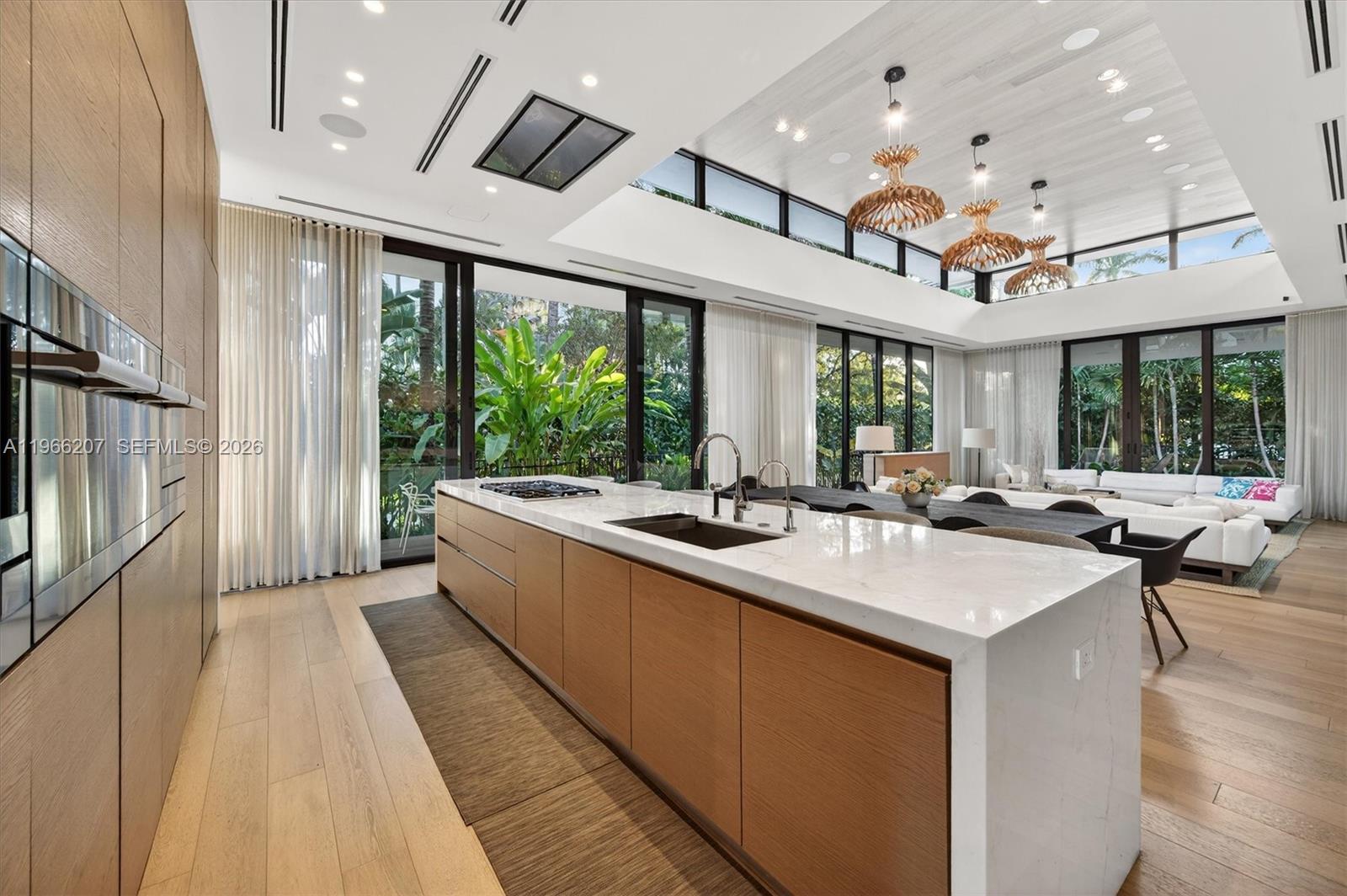 2300 Sunset Dr Miami Beach, FL 33140