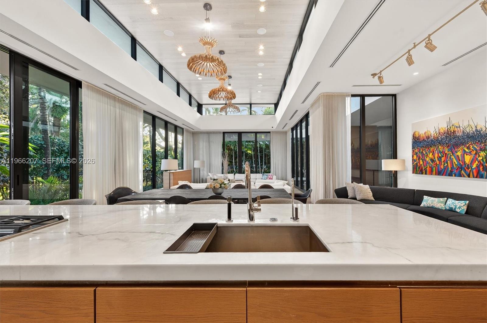 2300 Sunset Dr Miami Beach, FL 33140