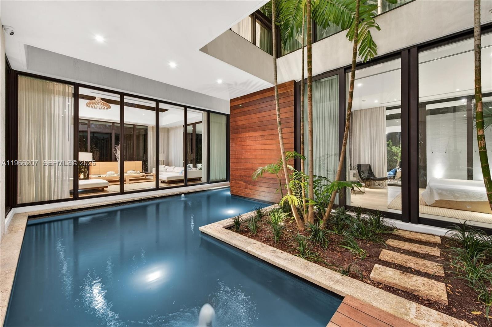 2300 Sunset Dr Miami Beach, FL 33140