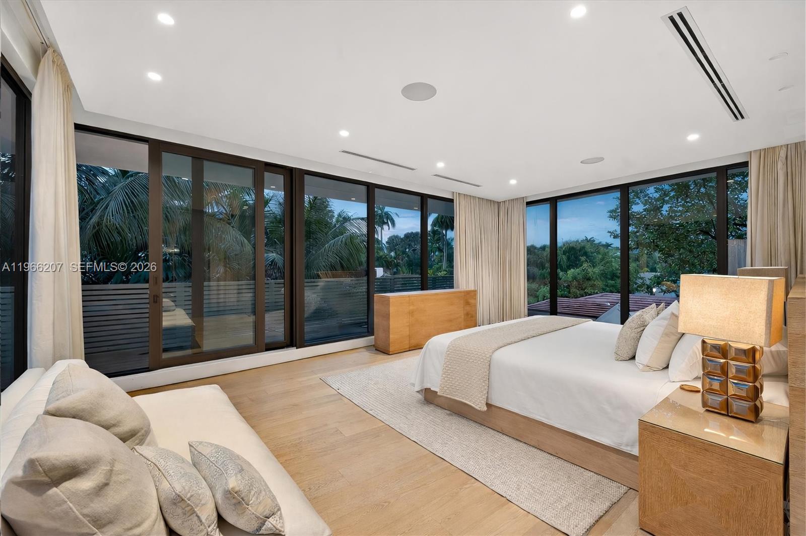 2300 Sunset Dr Miami Beach, FL 33140