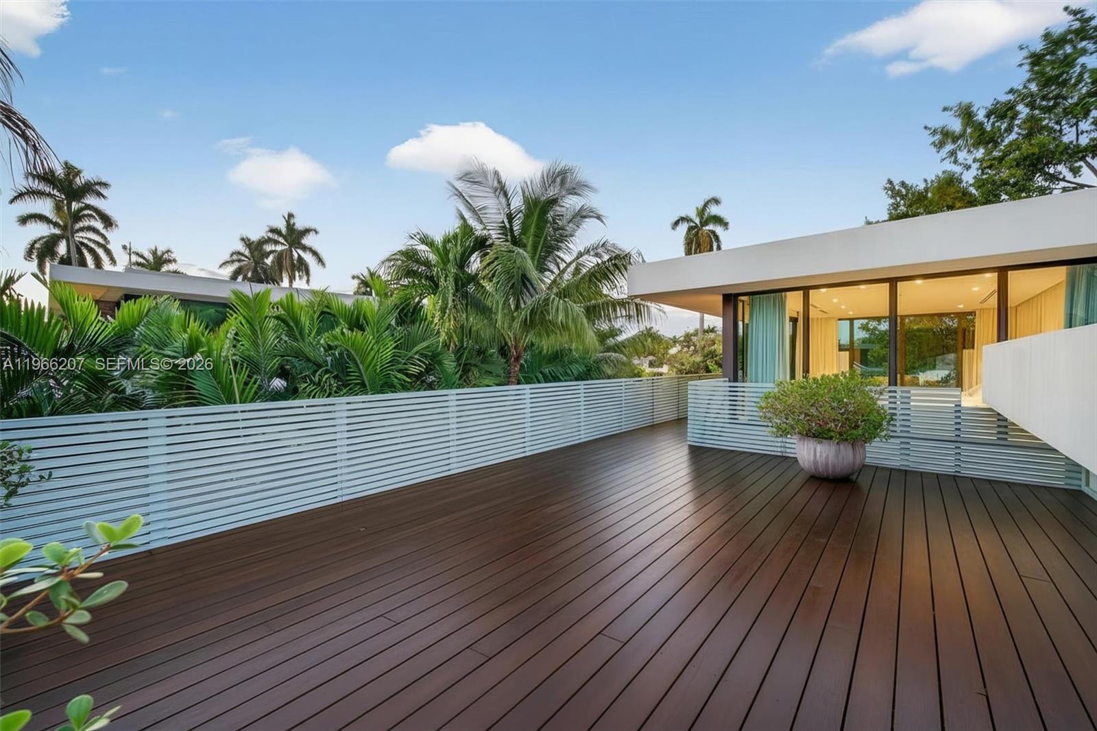 2300 Sunset Dr Miami Beach, FL 33140