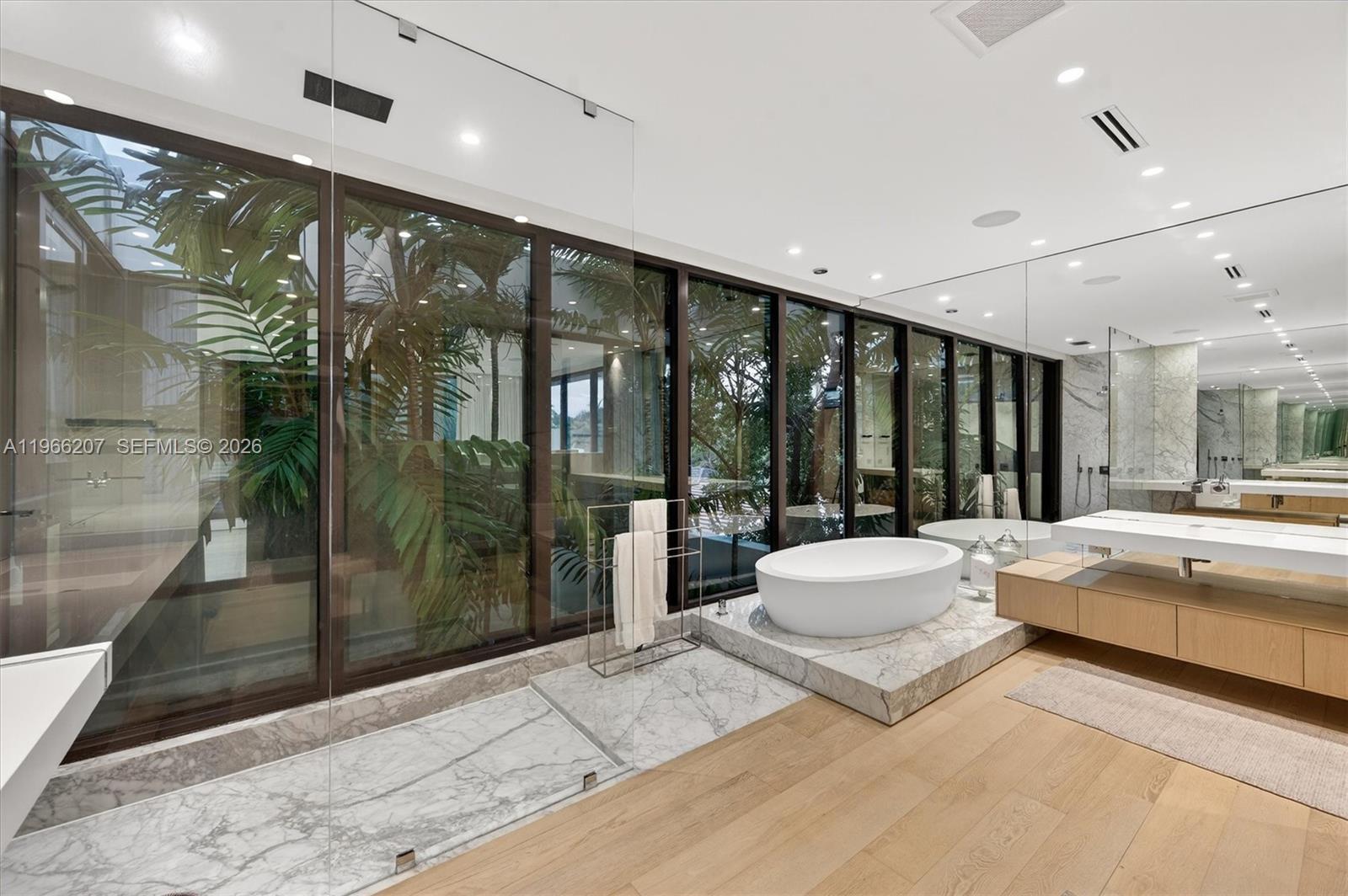 2300 Sunset Dr Miami Beach, FL 33140