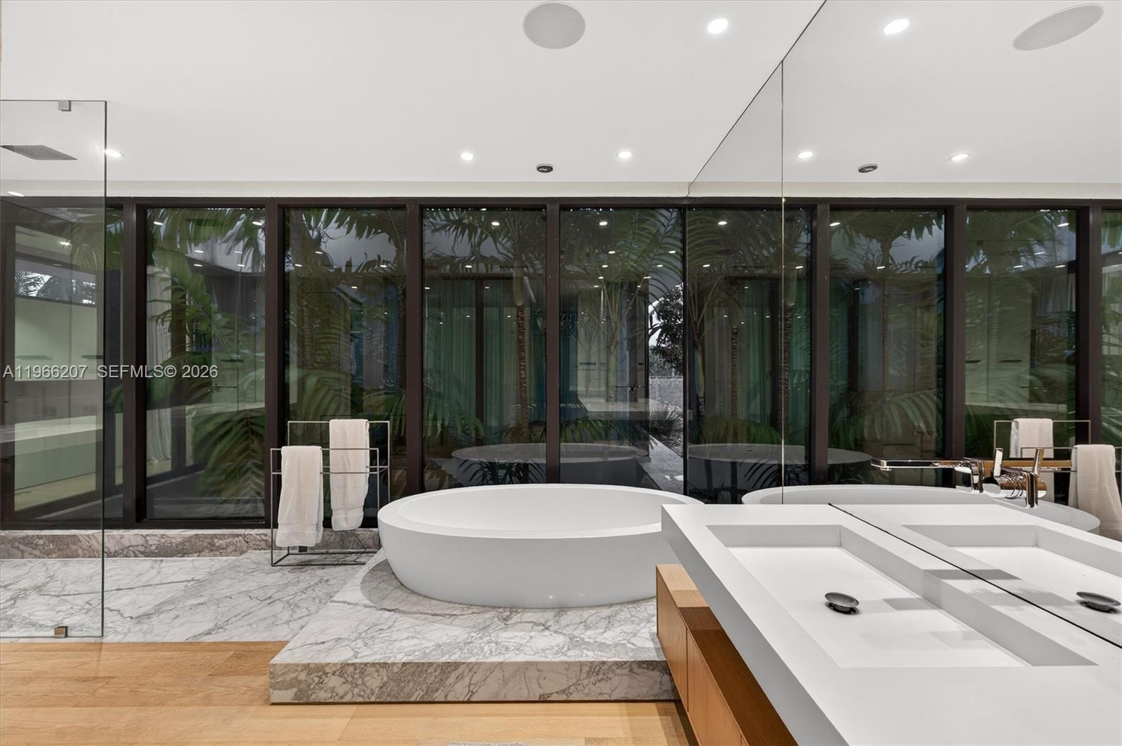 2300 Sunset Dr Miami Beach, FL 33140