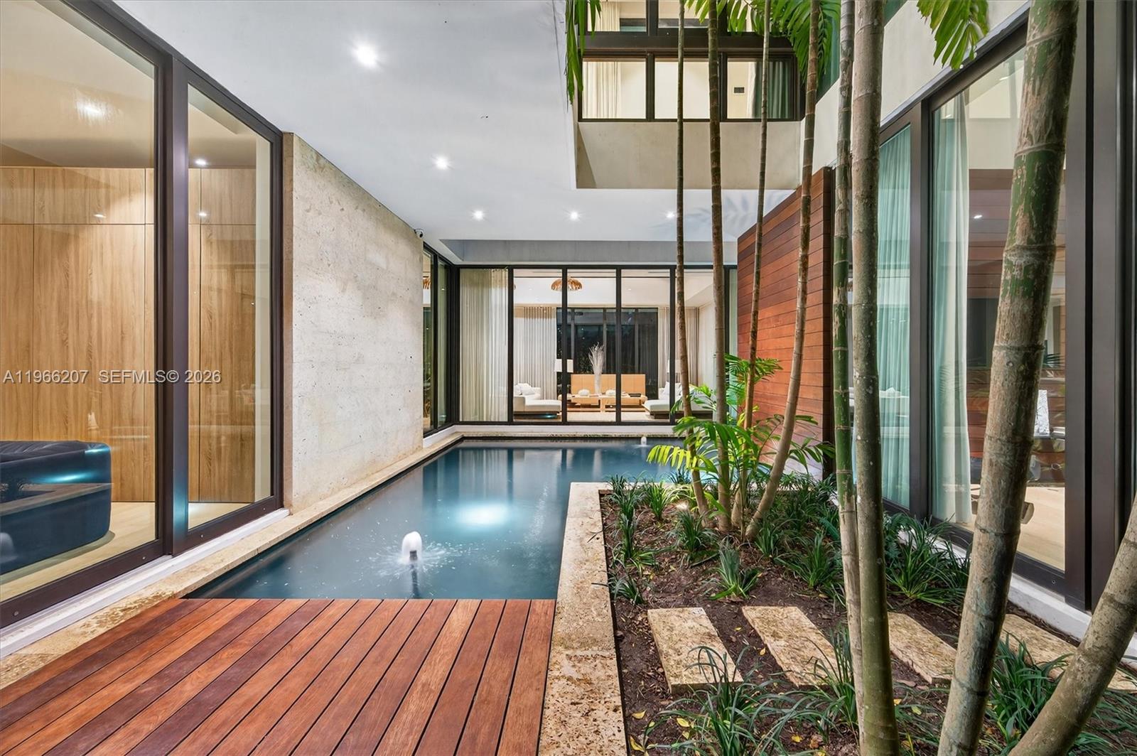 2300 Sunset Dr Miami Beach, FL 33140