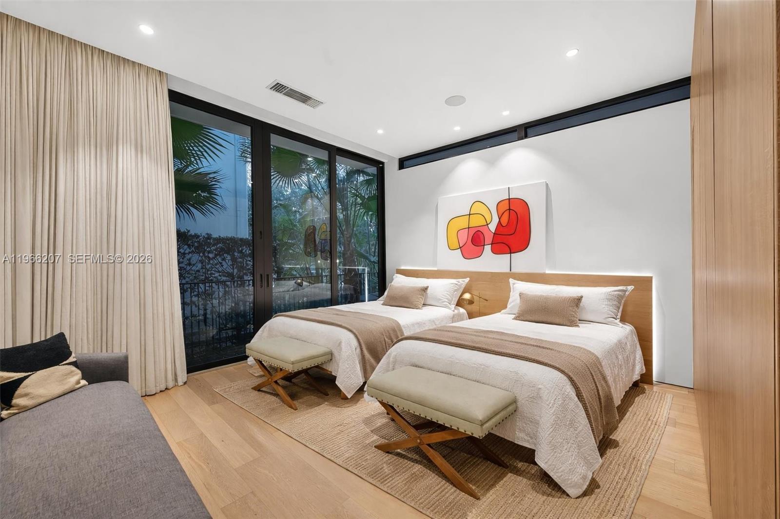 2300 Sunset Dr Miami Beach, FL 33140