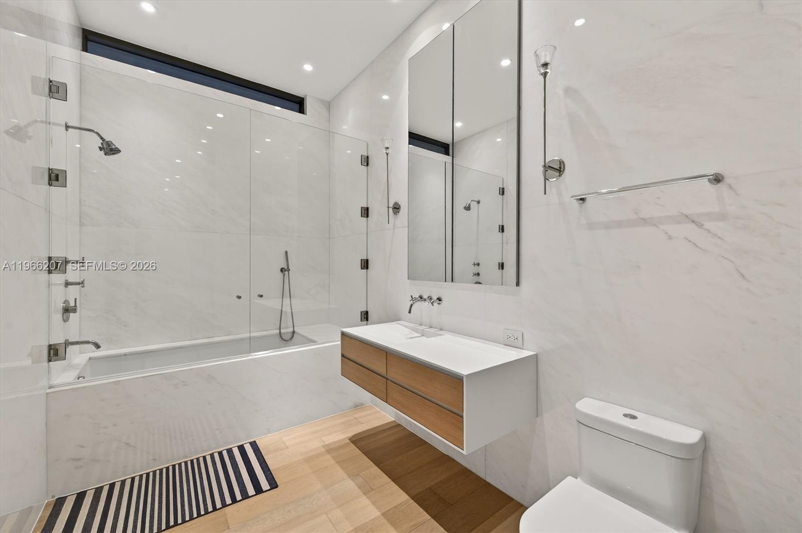 2300 Sunset Dr Miami Beach, FL 33140