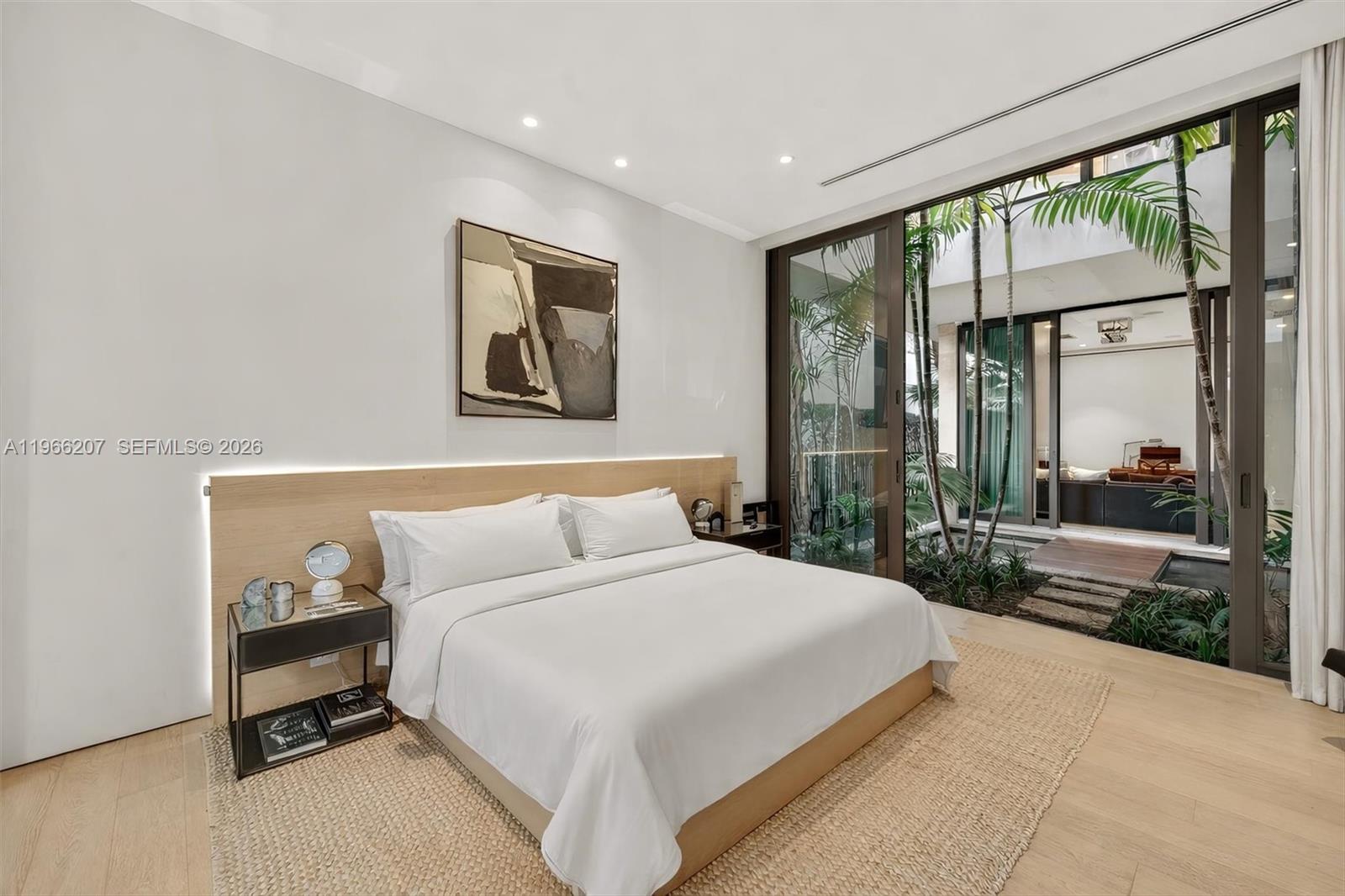 2300 Sunset Dr Miami Beach, FL 33140