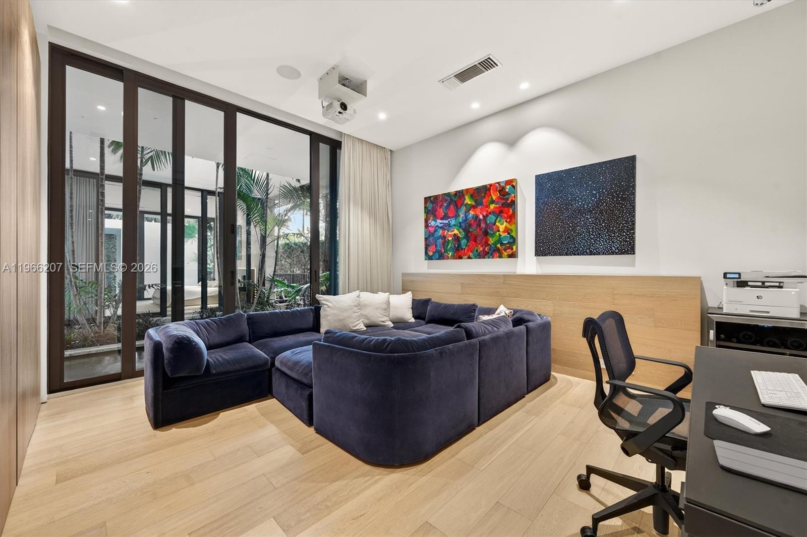 2300 Sunset Dr Miami Beach, FL 33140