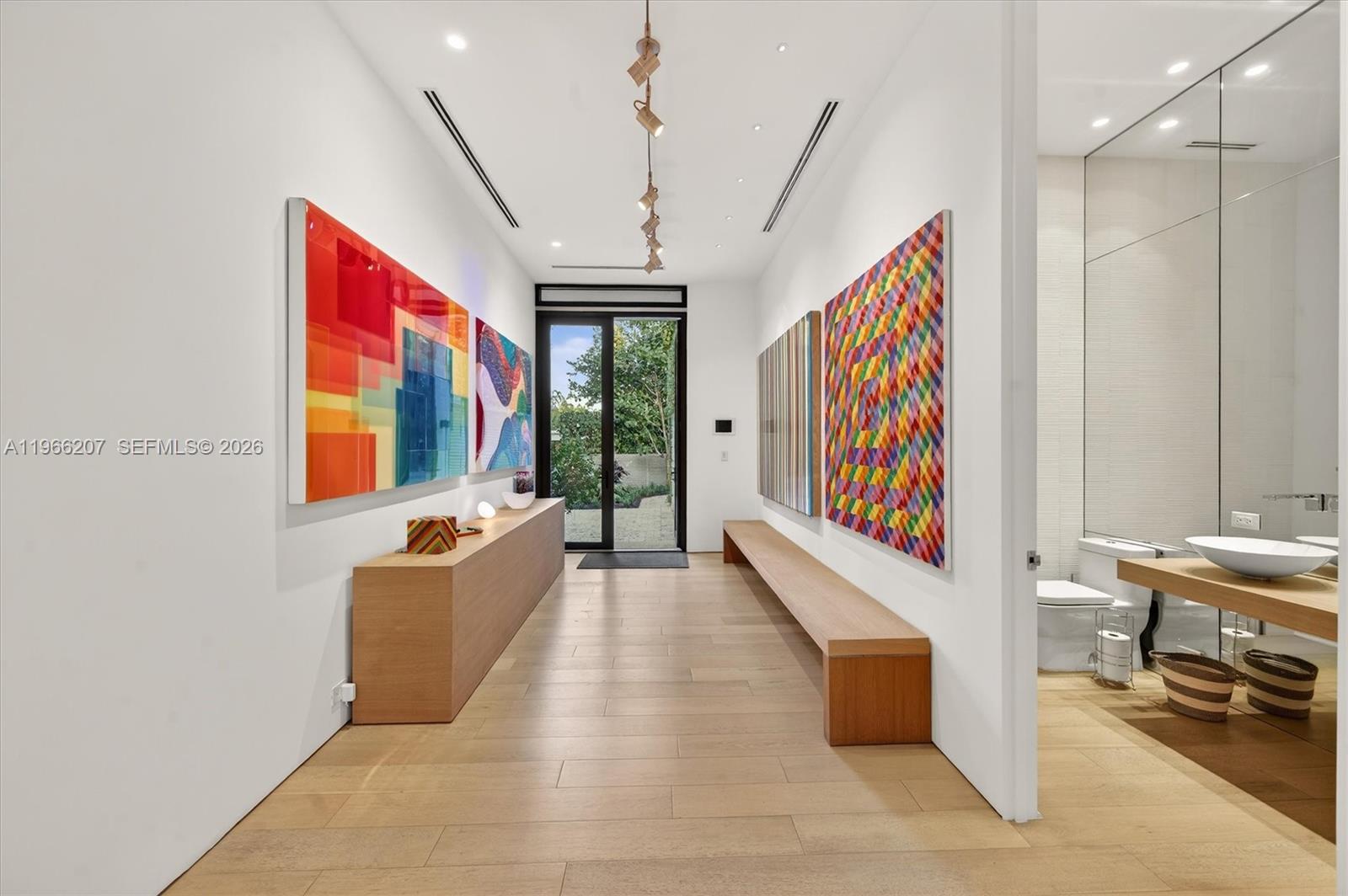 2300 Sunset Dr Miami Beach, FL 33140