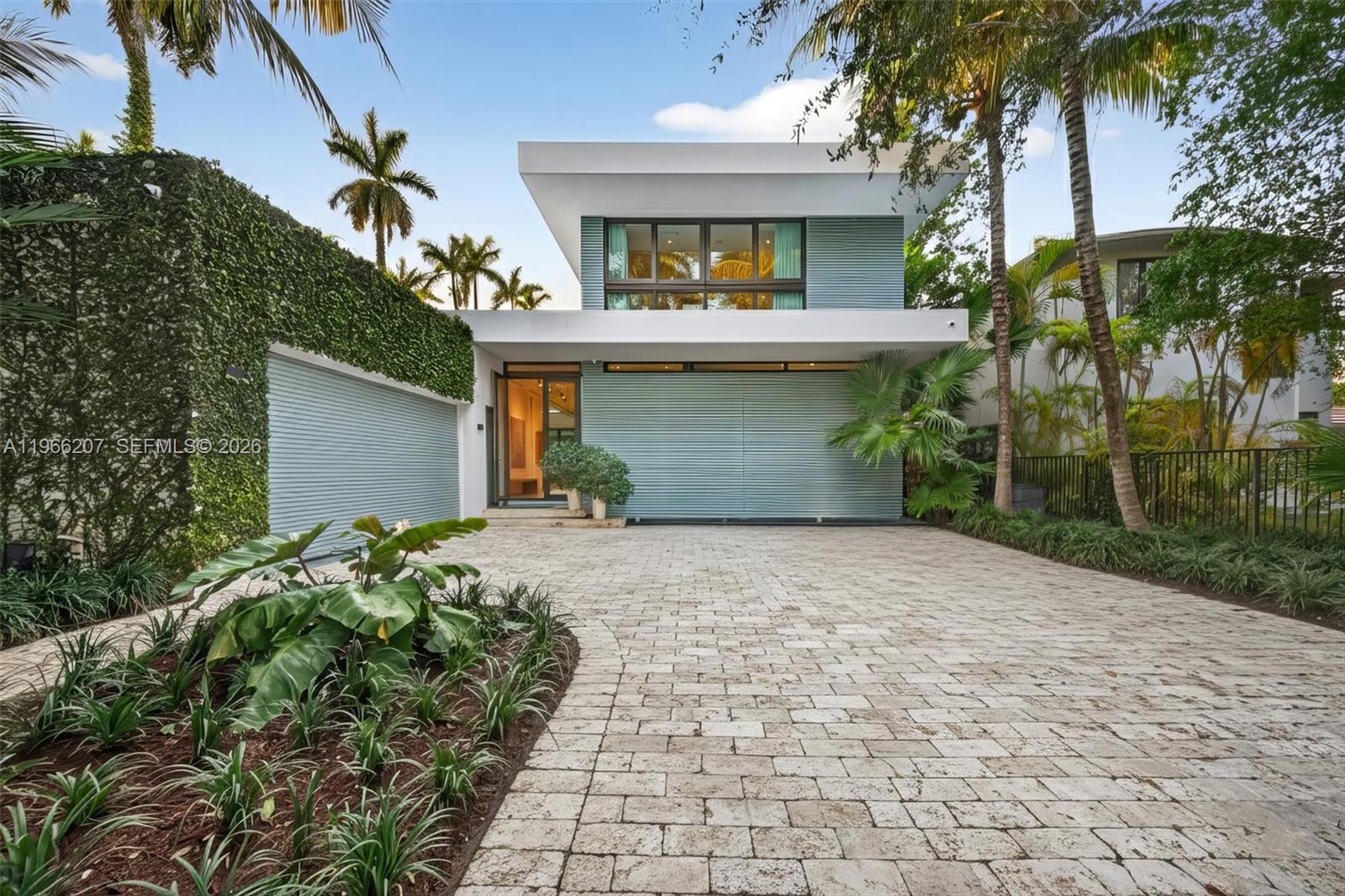 2300 Sunset Dr Miami Beach, FL 33140