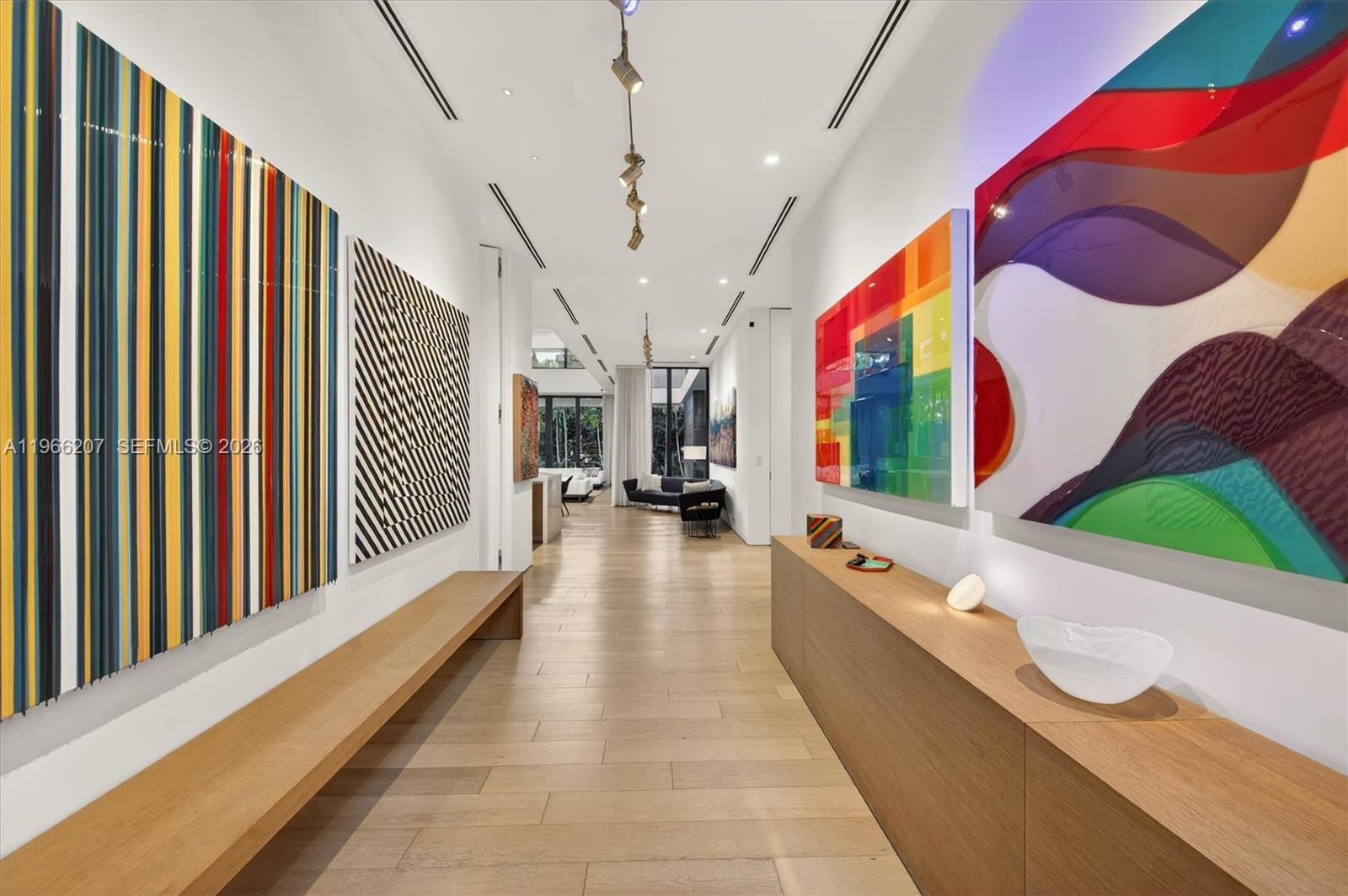 2300 Sunset Dr Miami Beach, FL 33140