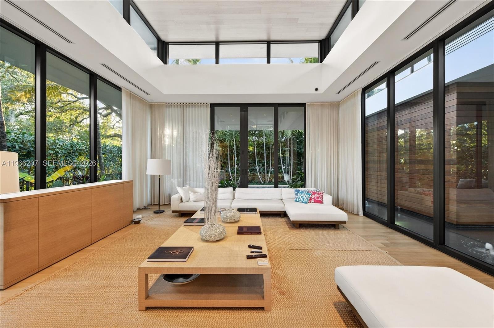 2300 Sunset Dr Miami Beach, FL 33140