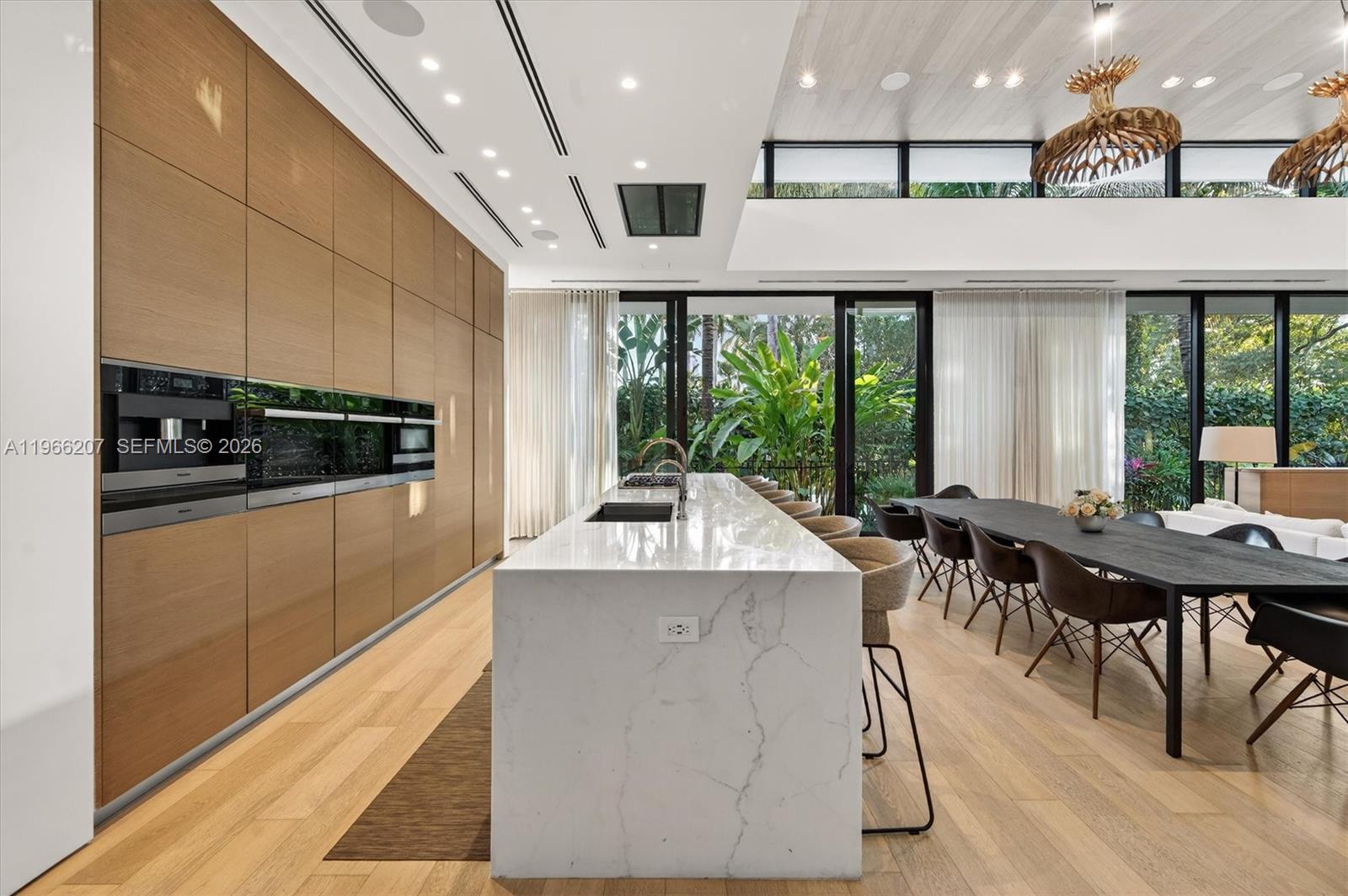 2300 Sunset Dr Miami Beach, FL 33140