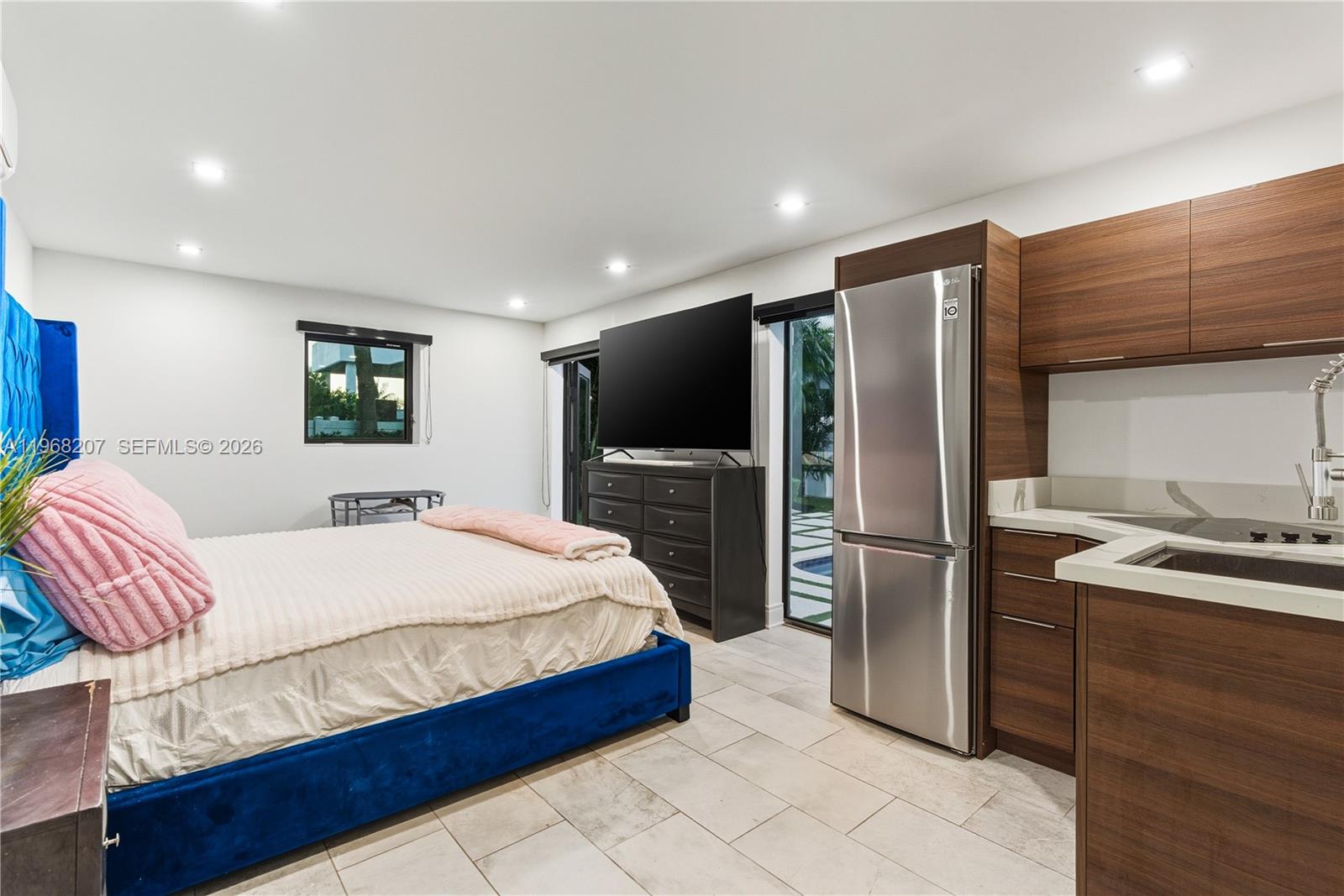 400 NW 24th St Wilton Manors, FL 33311