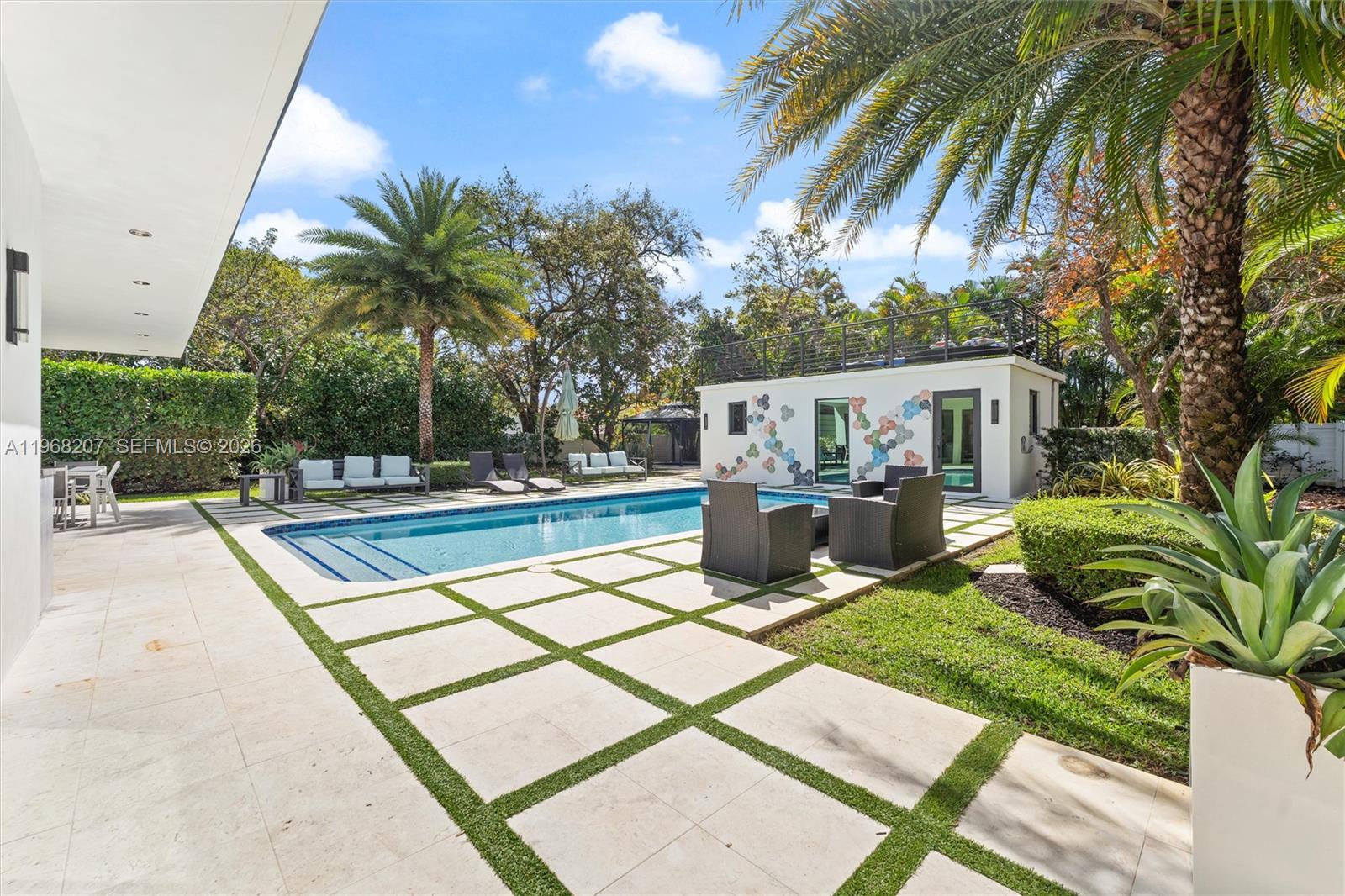 400 NW 24th St Wilton Manors, FL 33311