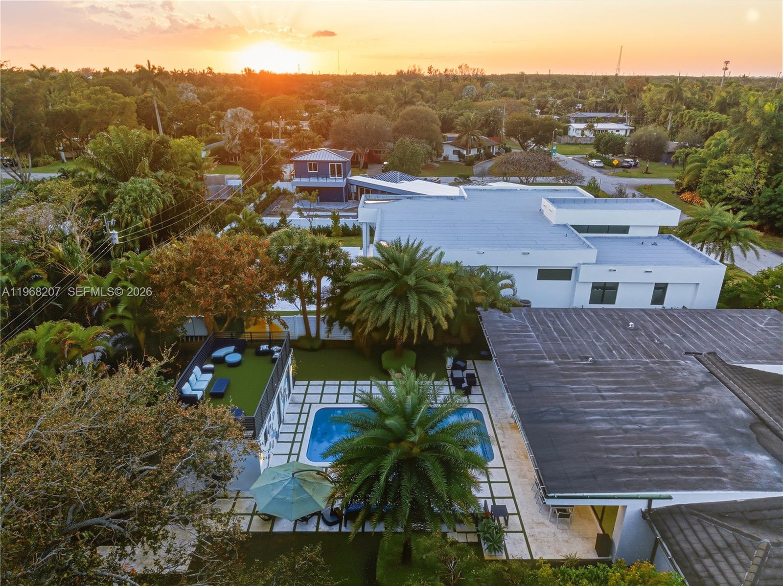 400 NW 24th St Wilton Manors, FL 33311