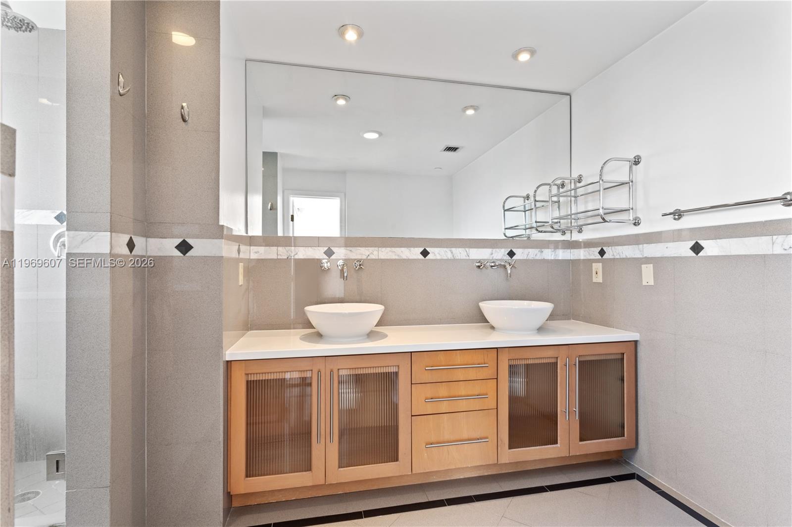 image 1000 Venetian Way12