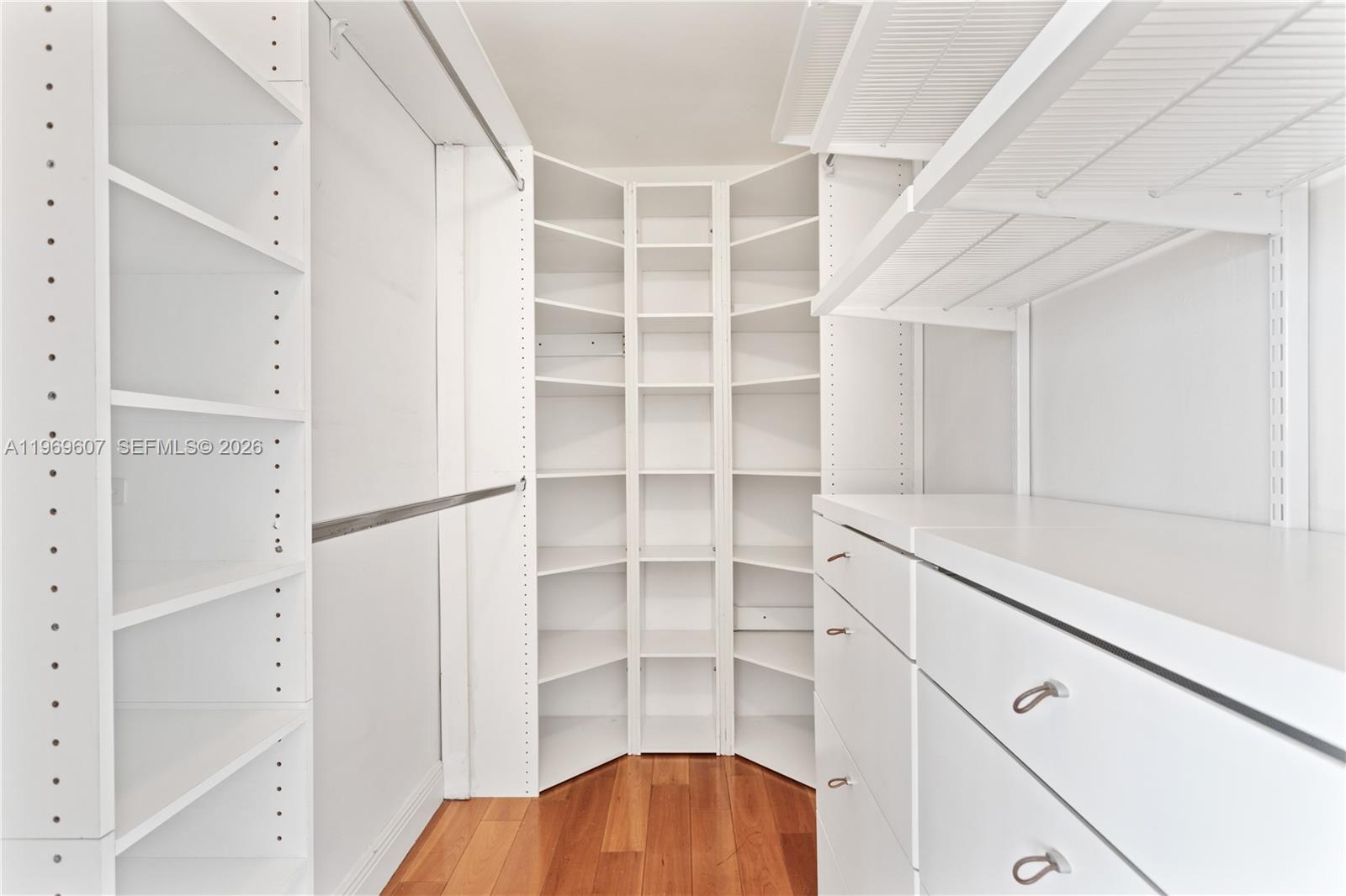 image 1000 Venetian Way14