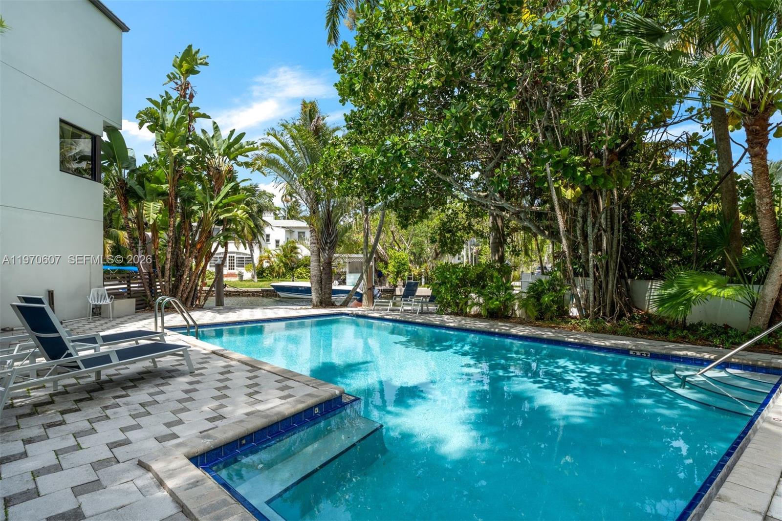 3560 W Fairview St Miami, FL 33133