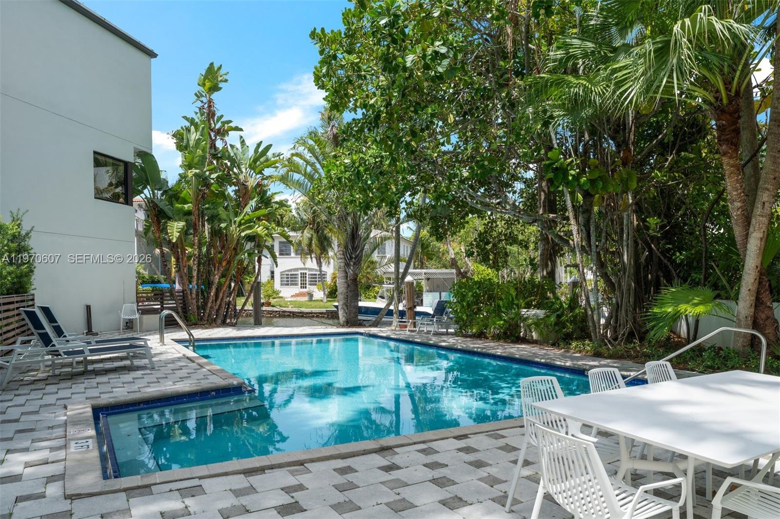 3560 W Fairview St Miami, FL 33133