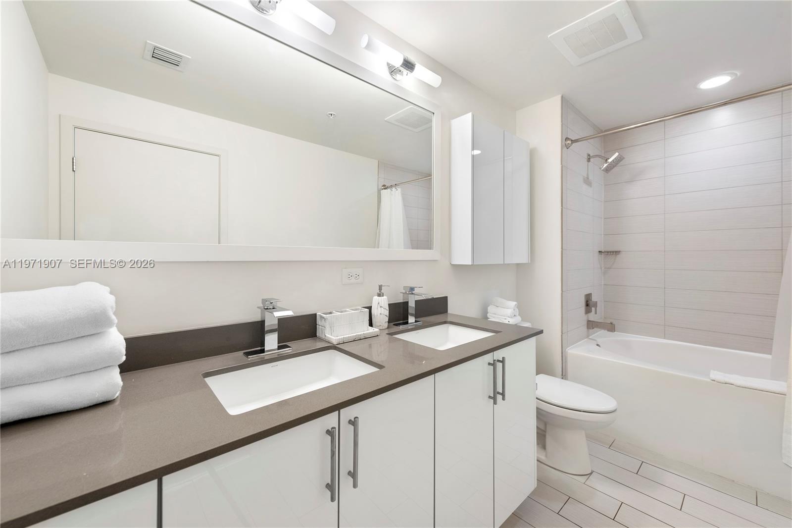 image Nine at Mary Brickell Village13