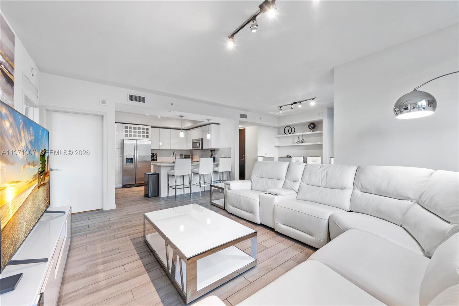 image Nine at Mary Brickell Village6