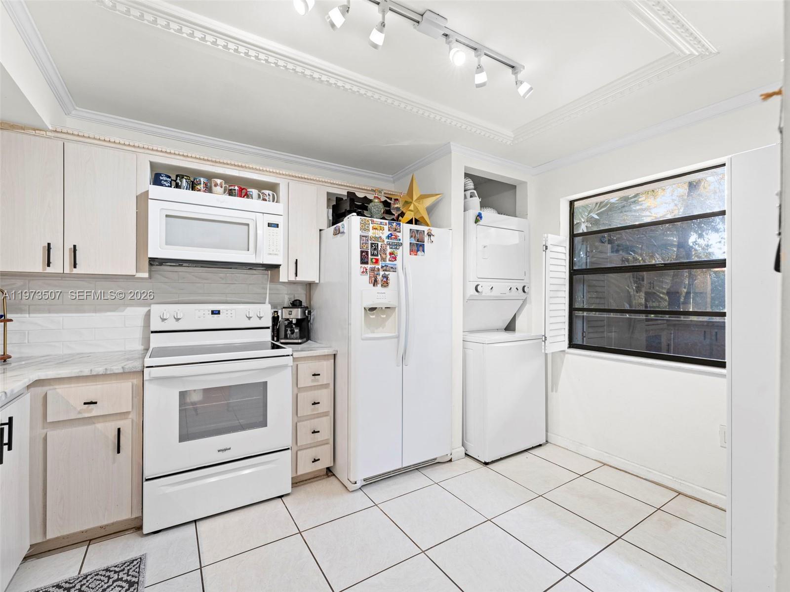 901 Colony Pt Cir #304 Pembroke Pines, FL 33026