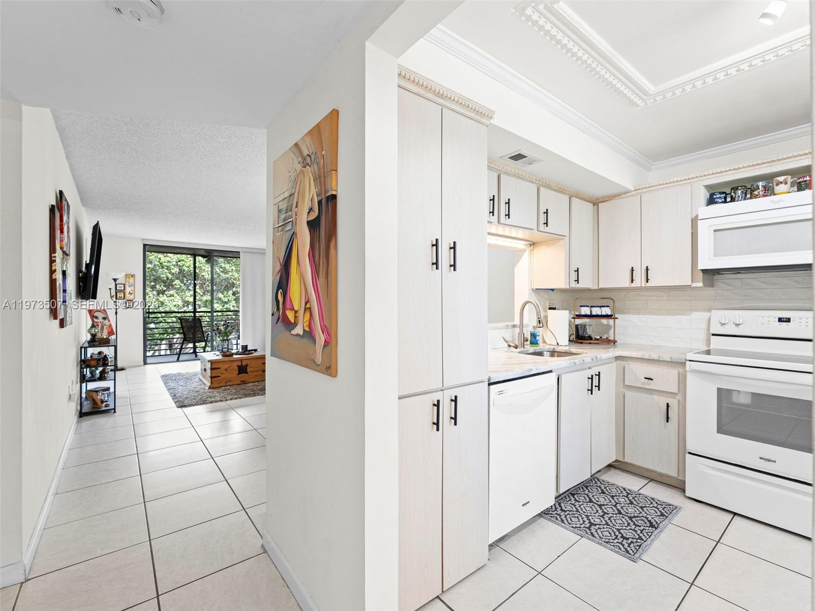 901 Colony Pt Cir #304 Pembroke Pines, FL 33026